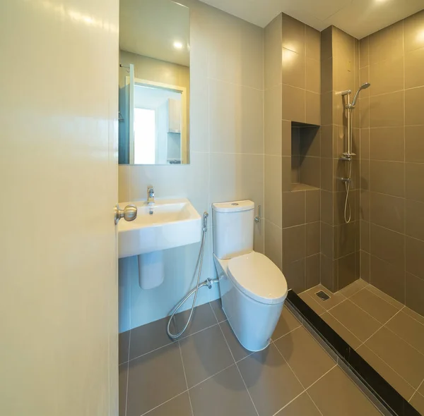 Toilet Badkamer Deuren Het Toilet Condominium Appartement Hotel Leeg Interieur — Stockfoto