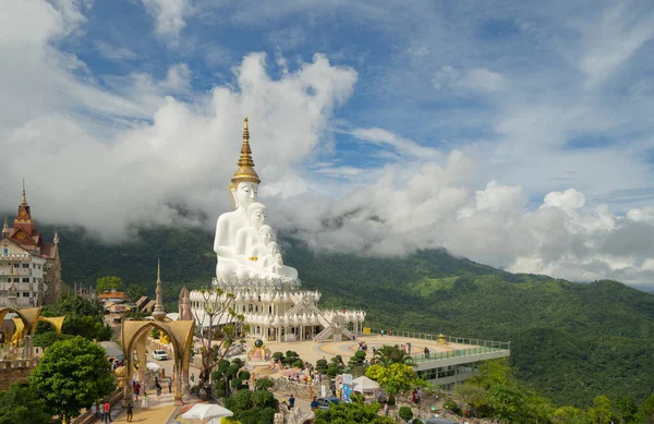 泰国Phetchabun的Wat Phra Thart Pha Sorn Kaew神龛 自然景观背景 假日和假期旅行 泰国旅游景点 — 图库照片