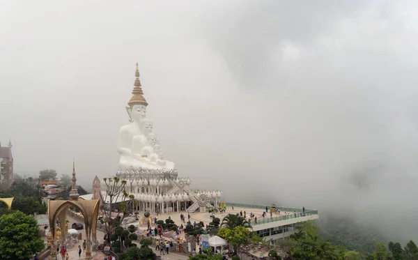 泰国Phetchabun的Wat Phra Thart Pha Sorn Kaew神龛 自然景观背景 假日和假期旅行 泰国旅游景点 — 图库照片