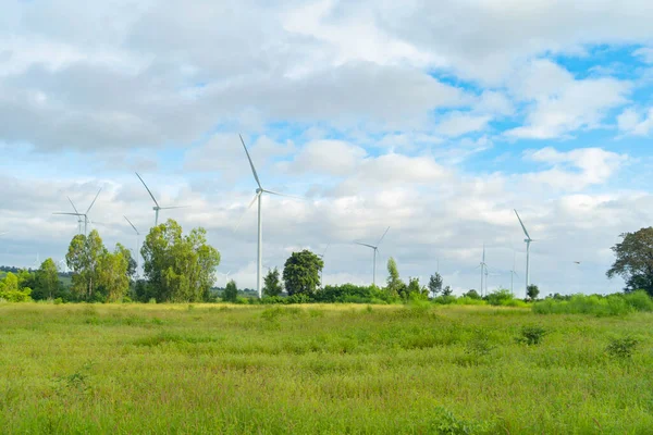 Vindturbiner Eller Väderkvarnar Gård Fält Industrifabrik Kraft Hållbar Grön Ren — Stockfoto