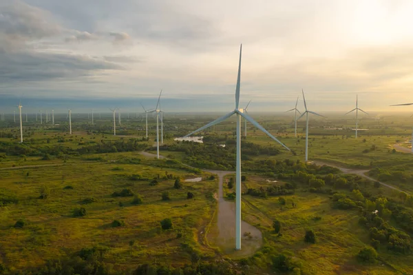 Luftaufnahme Von Windkraftanlagen Oder Windmühlen Industriegebiet Energie Nachhaltige Grüne Saubere — Stockfoto