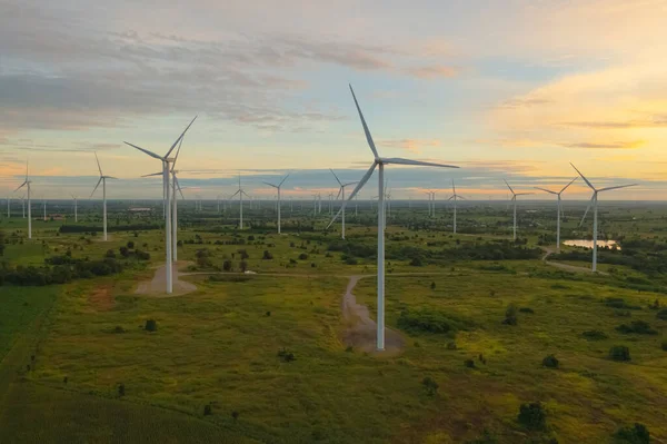 Luftaufnahme Von Windkraftanlagen Oder Windmühlen Industriegebiet Energie Nachhaltige Grüne Saubere — Stockfoto