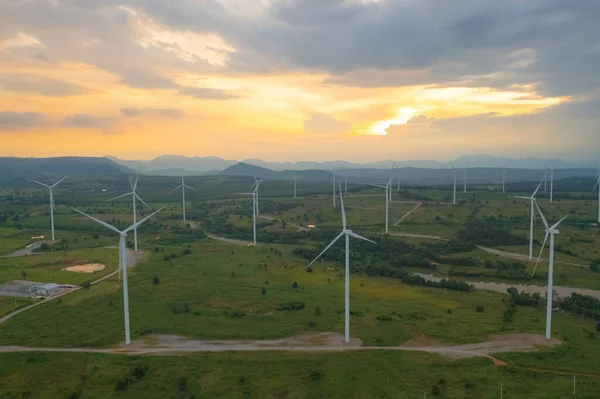 工业厂房风力涡轮机或风车农场的空中景观 可持续绿色清洁能源和环境概念 自然创新 — 图库照片