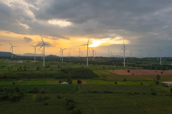 工业厂房风力涡轮机或风车农场的空中景观 可持续绿色清洁能源和环境概念 自然创新 — 图库照片