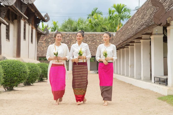 Retrato Del Grupo Chicas Asiáticas Shan Tai Yai Gente Del — Foto de Stock