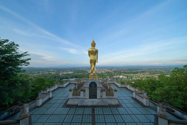 Vista Aérea Buda Dorada Pagoda Stupa Wat Phrathat Khao Noi —  Fotos de Stock