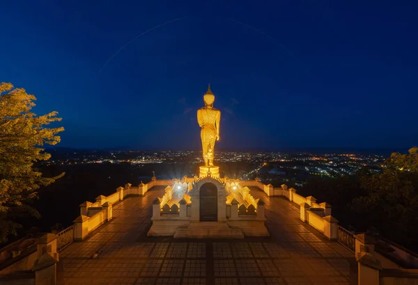 스투파 태국난에 파크에는 의나무들이 Buddhist 관광객의 — 스톡 사진