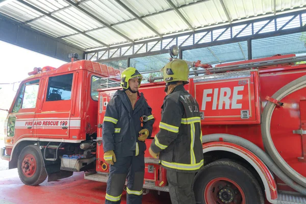 Group Caucasian Firefighters Firemen Team Uniform Talking Working Career Emergency — 图库照片