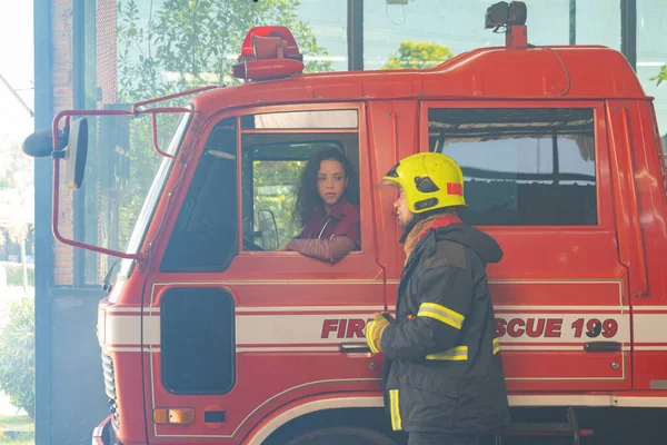 Group Caucasian Firefighters Fireman Team Uniform Woman Talking Working Career — 图库照片