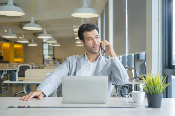 Retrato Hombre Negocios Oriente Medio Persona Que Trabaja Línea Hablando — Foto de Stock