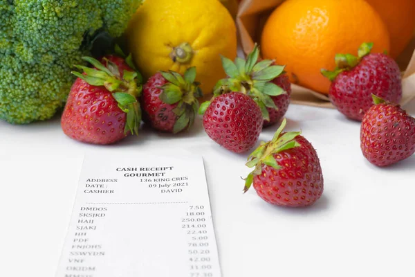 Bevásárlószámla Sokszínű Friss Gyümölcsökkel Zöldségekkel Nyers Bio Egészséges Étel Bevásárlás — Stock Fotó