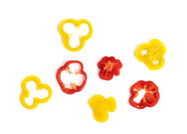 En iyi dolmalık biber manzarası. Taze sebzeler. Çiğ organik sağlıklı yiyecekler. Market ve süpermarket yemekleri ve yiyecekler beyaz arka planda izole edilmiş..