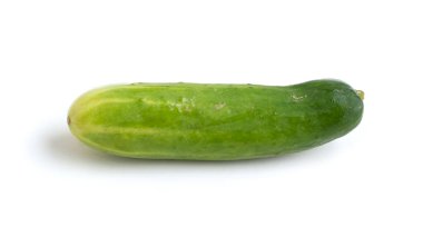 Salatalık beyaz arka planda izole edilmiş. Taze sebze. Çiğ organik sağlıklı yiyecekler. Market, süpermarket, yemek ve yemek..