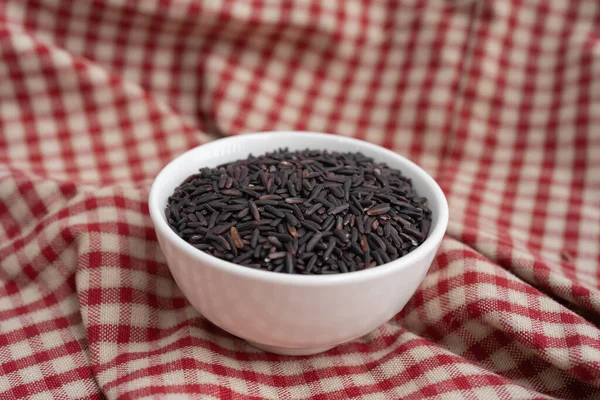 Arroz Paddy Com Arroz Riceberry Preto Isolado Sobre Fundo Branco — Fotografia de Stock