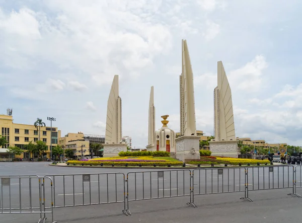Democracy Monument Roundabout Empty Street Road Bangkok Downtown Skyline Urban — Stock Photo, Image