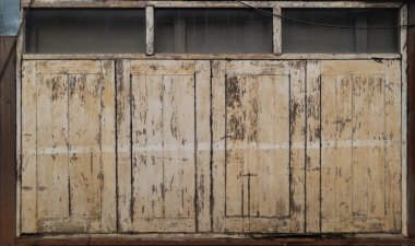 Doğal eski ahşap ya da ahşap kapı ve pencere çerçeve desen yüzey dokusu. Dış tasarım dekorasyon arka planı için mimari materyalin yakın plan görüntüsü.