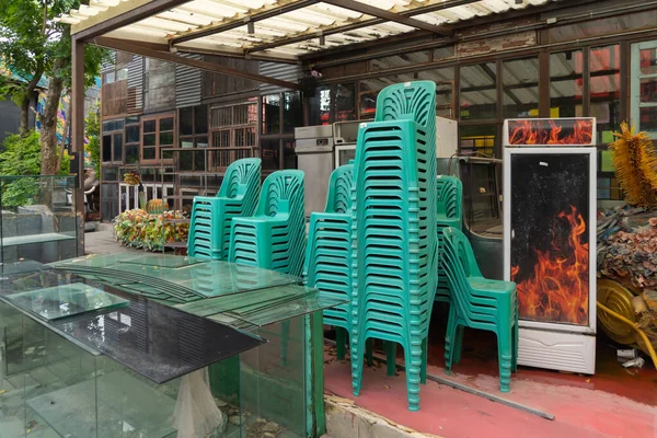 Chaises Bois Empilées Sur Des Tables Restaurant Local Temporairement Fermé — Photo