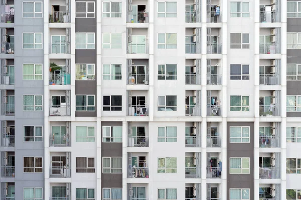 Lakóházak Vagy Lakóépületek Ablakainak Erkélye Üvegépítészet Homlokzata Design Városi Városban — Stock Fotó