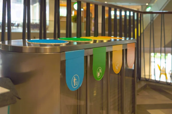 Poubelle Plastique Coloré Dans Centre Commercial Poubelles Déchets Ordures Dans — Photo