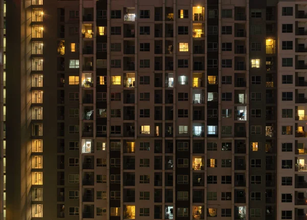 Fenêtres Bureaux Illuminé Architecture Verre Design Façade Dans Ville Urbaine — Photo