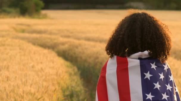 Videoklip Vegyes Fajú Afro Amerikai Lány Tinédzser Fiatal Csomagolva Amerikai — Stock videók