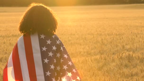 Βίντεο Κλιπ Μικτής Φυλής Αφρο Αμερικανίδα Έφηβη Έφηβη Γυναίκα Τυλιγμένη — Αρχείο Βίντεο