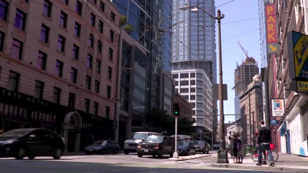 Personas Tráfico Seattle Washington Usa Julio 2019 Personas Ciclistas Coches — Vídeo de stock