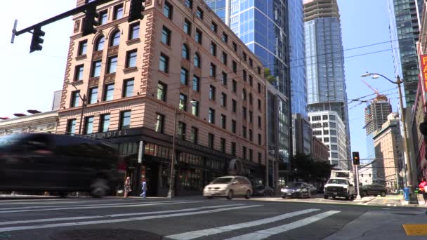 Personas Tráfico Seattle Washington Usa Julio 2019 Personas Ciclistas Coches — Vídeo de stock