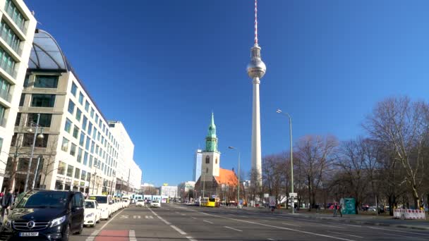 Ver Karl Liebknecht Strasse Berlín Alemania Febrero 2019 Sunny Daytime — Vídeo de stock