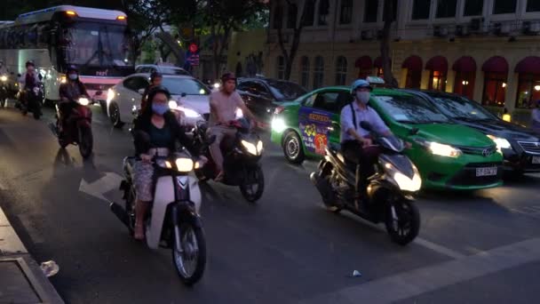 Motorbikes People Streets Chi Minh City Saigon Vietnam April 2018 — Stock Video