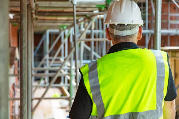 Rear View Male Builder Construction Worker Builder Building Site Wearing — Stock Photo, Image