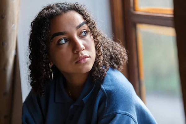 Bela Raça Mista Afro Americana Menina Adolescente Mulher Jovem Triste — Fotografia de Stock