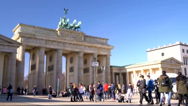Brandenburg Gate Pariser Platz Berlin Germany February 2019 People Tourists — ストック動画