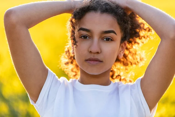 Mooi Gemengd Ras Afro Amerikaans Zwart Meisje Tiener Vrouwelijke Jonge — Stockfoto