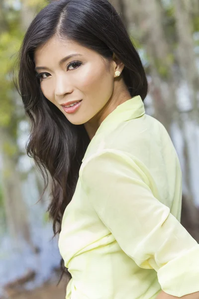 아름 다운 중국 아시아 젊은 여자 여자 — 스톡 사진