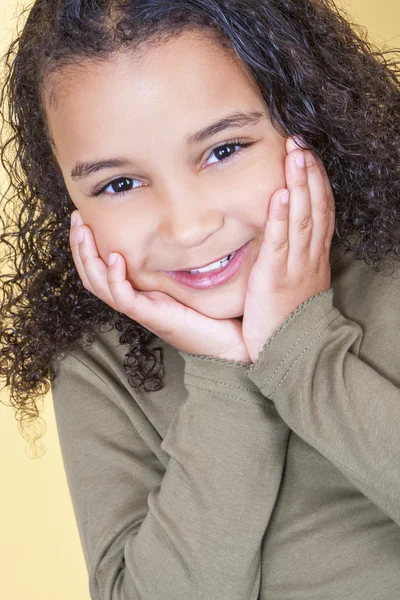 Ragazza con le mani sul viso — Foto Stock