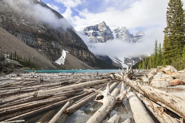 Jezero v národním parku Banff — Stock fotografie