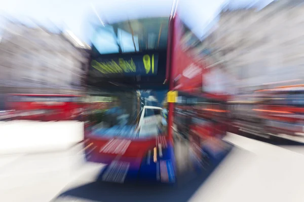 Bewegings-wazig rode London Bus — Stockfoto