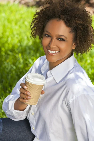 African American Woman Drinking Coffee Outside — Stock Photo, Image