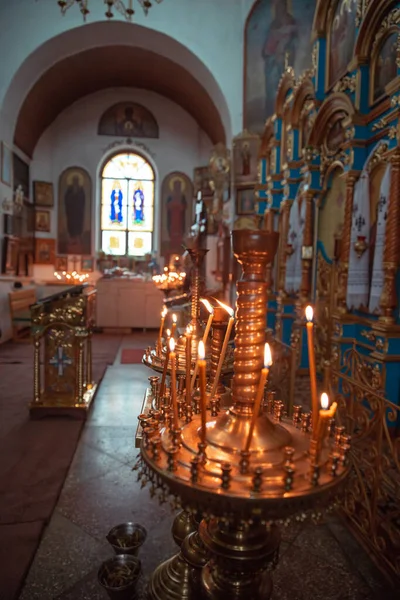 Православна Церква Дерев Яною Стелею Іконами Стіні Великими Золотими Іконостасами — стокове фото