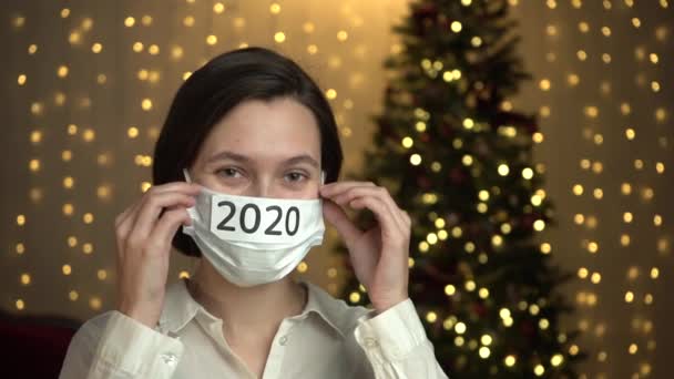 Woman Takes Her Mask End 2020 Beginning 2021 Happiness Sadness — Stock Video