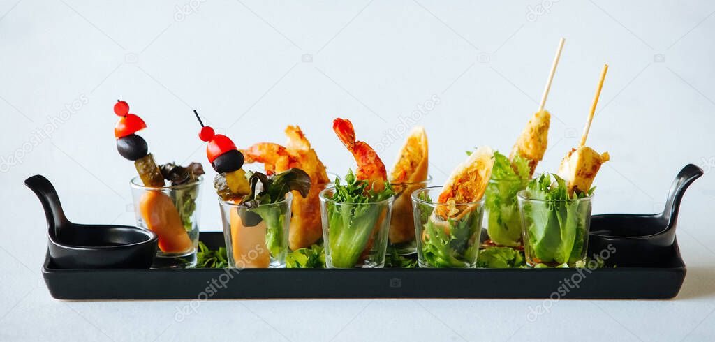 Vegetable snacks with shrimps and meat in shot glass