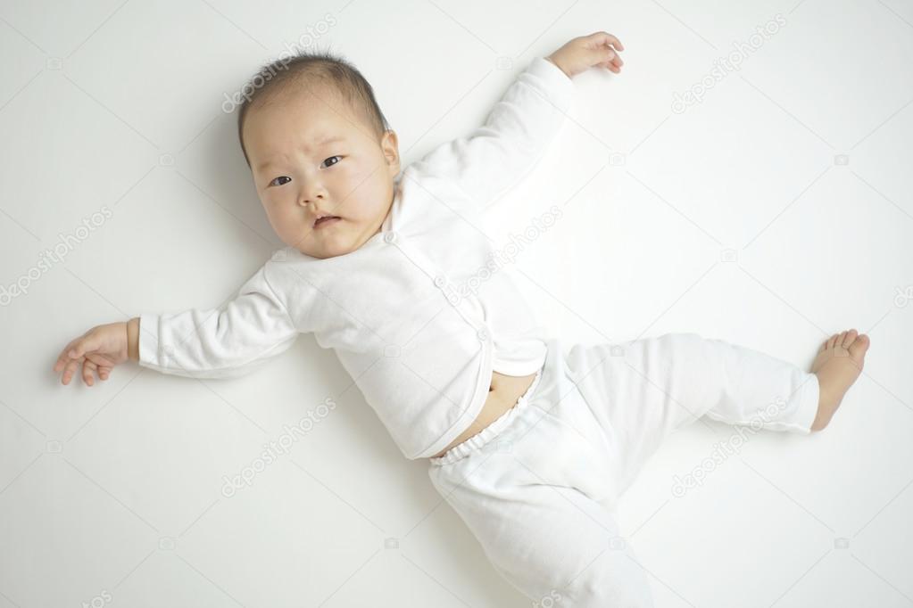 Mignon Asiatique Bebe Sur Blanc Fond Image Libre De Droit Par Jacetan C