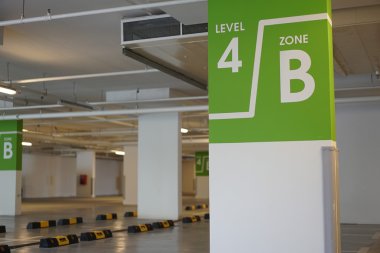 Genel yeraltı otopark görünümünü