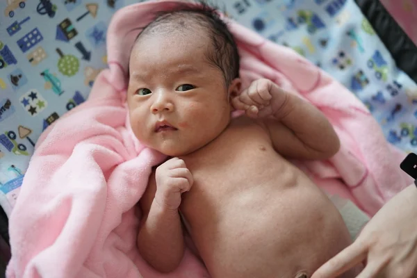 Tiny Asian chinese baby 1 month wrapped with towel — Stock Photo, Image
