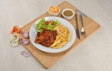 Tavuk pirzolası, yemek, öğle yemeği, patates kızartması.