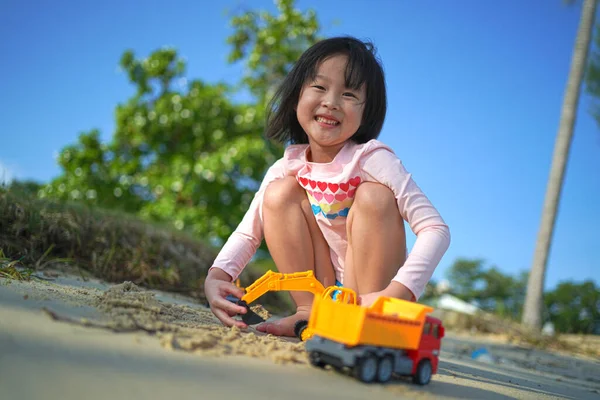 Single Asian Chinese Girl Playing Earth Mover Toys Beach Smiling — Stock Photo, Image
