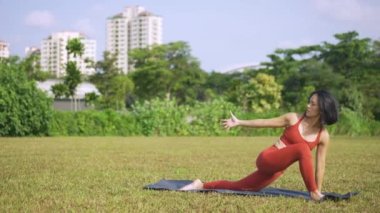 Asya 'lı Çinli Kadın Yoga stresi