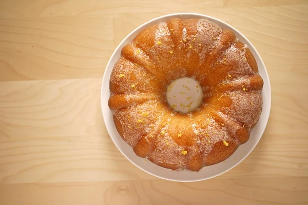 Top view of a baked round cake on the table — Stock Photo, Image