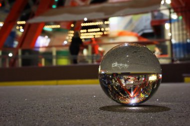 kristal top lunapark yaratıcı şekilde gösterilen